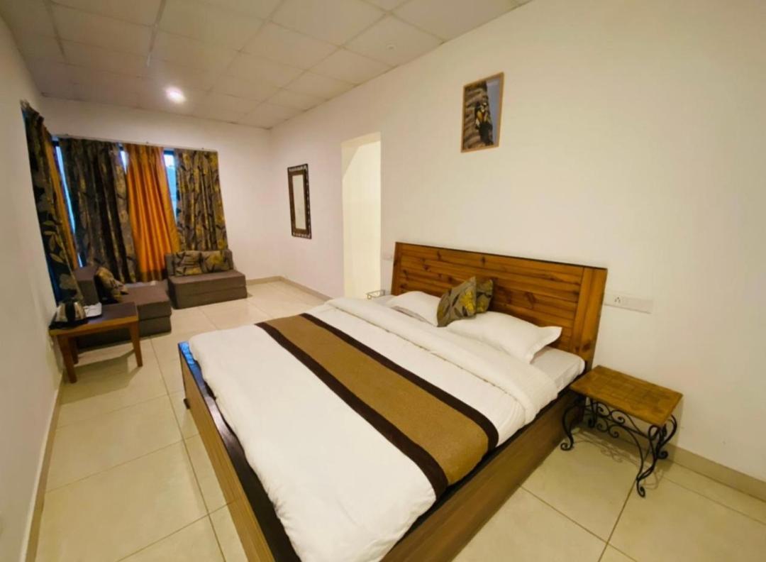Mist N Meadows Resort Rājgarh Exterior photo