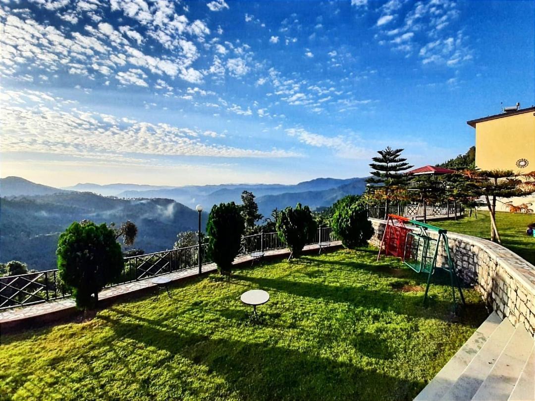 Mist N Meadows Resort Rājgarh Exterior photo