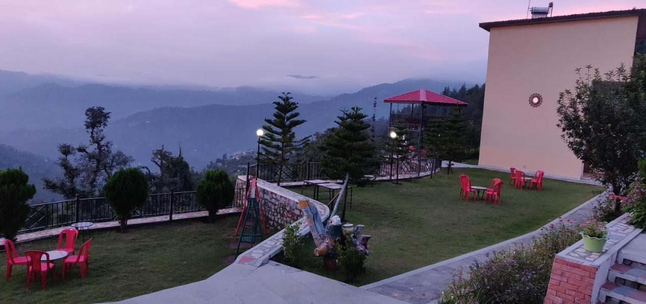 Mist N Meadows Resort Rājgarh Exterior photo