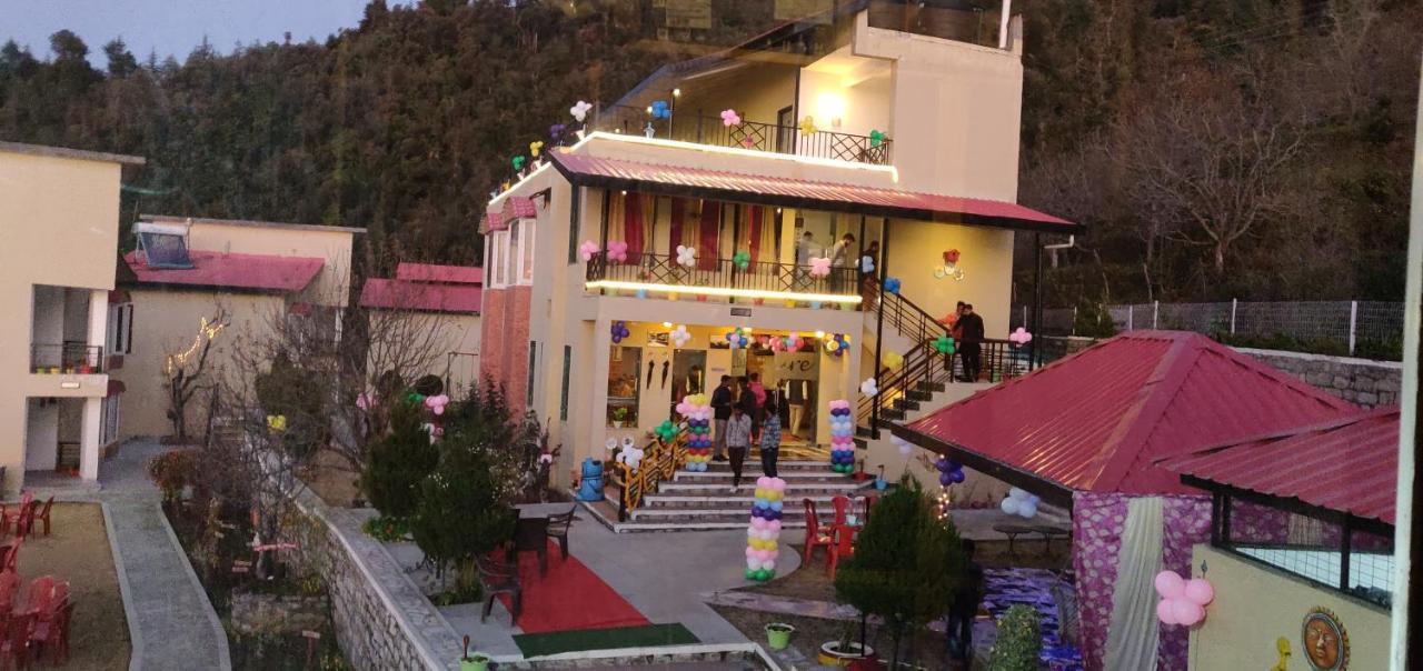 Mist N Meadows Resort Rājgarh Exterior photo