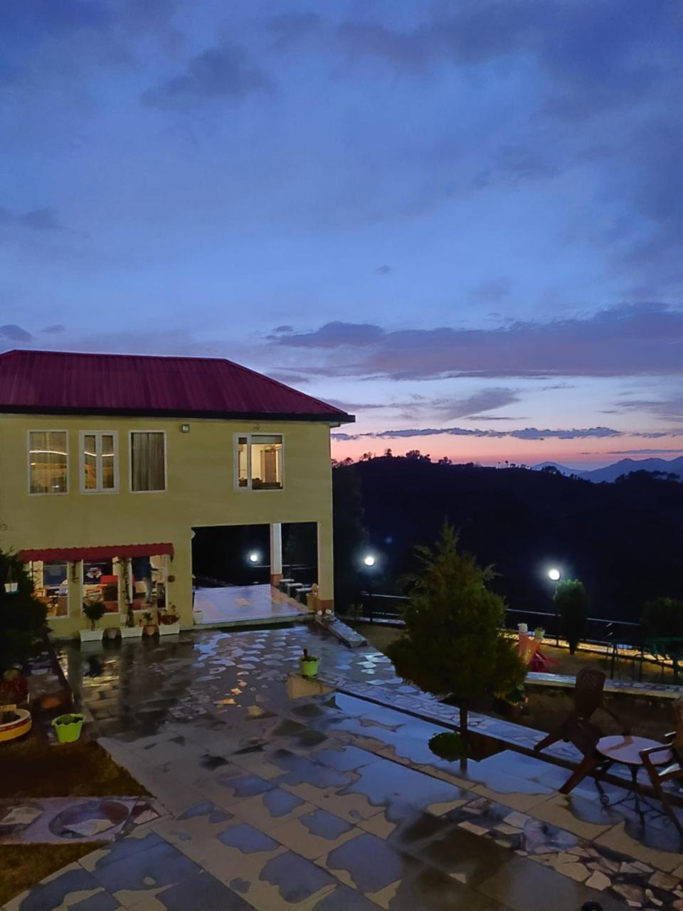 Mist N Meadows Resort Rājgarh Exterior photo
