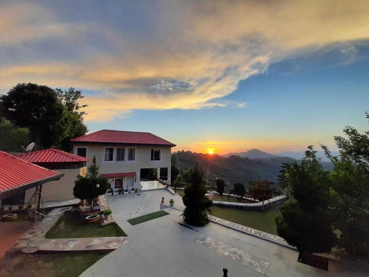 Mist N Meadows Resort Rājgarh Exterior photo