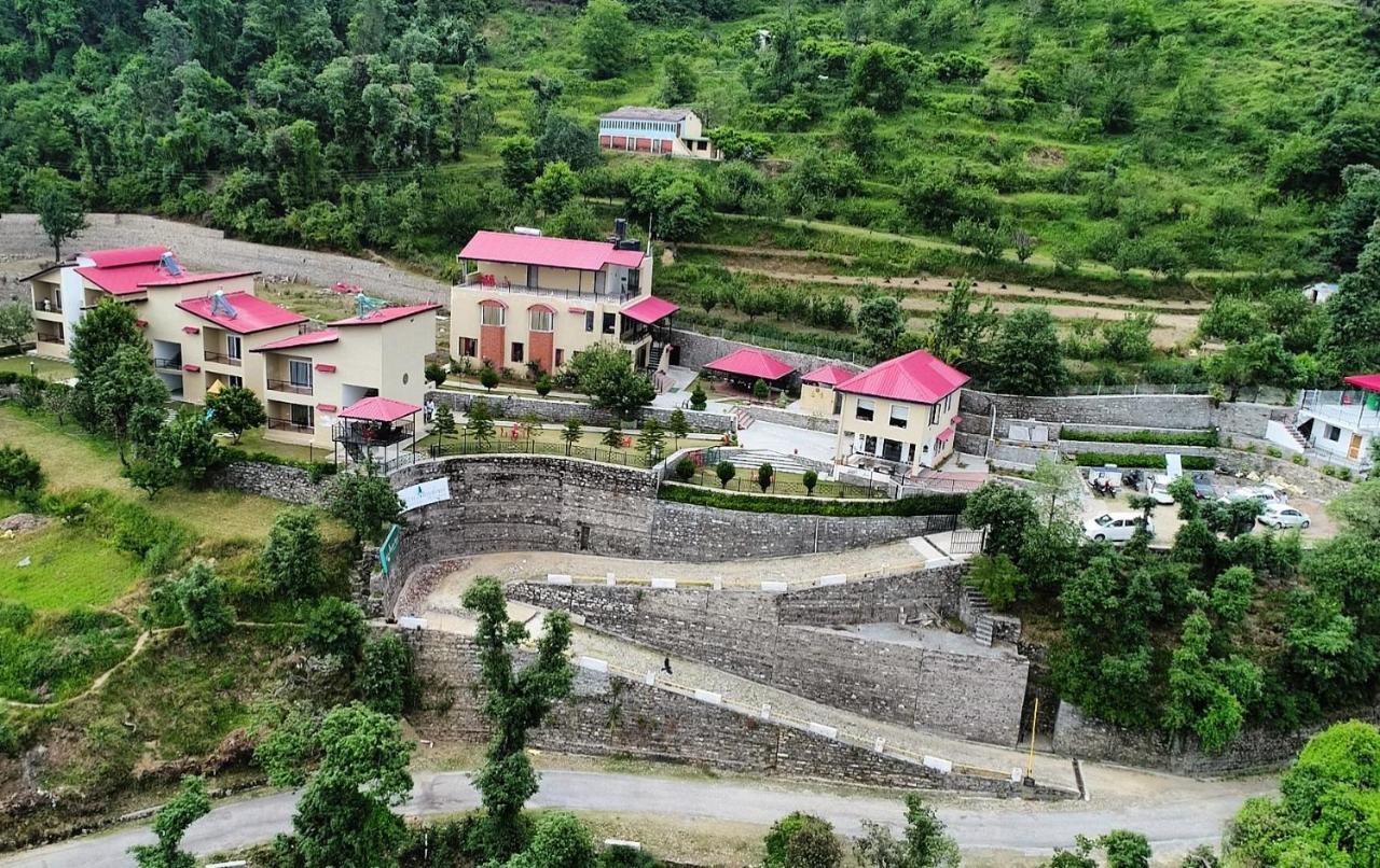 Mist N Meadows Resort Rājgarh Exterior photo